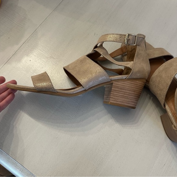 Sofft Aldina Euro Soft Women’s Metallic Champagne Block Heel Sandal Sz 11M GUC - Picture 8 of 10